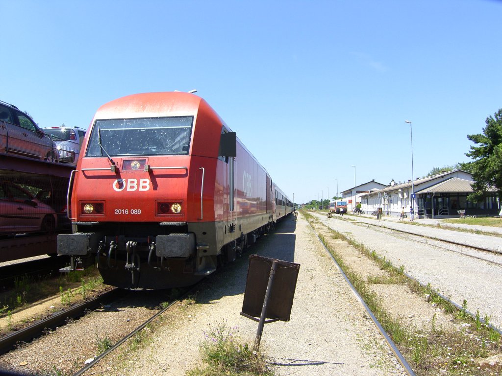 01216 089 in Marchegg fhrt nach Bratislava am 9.7.2010