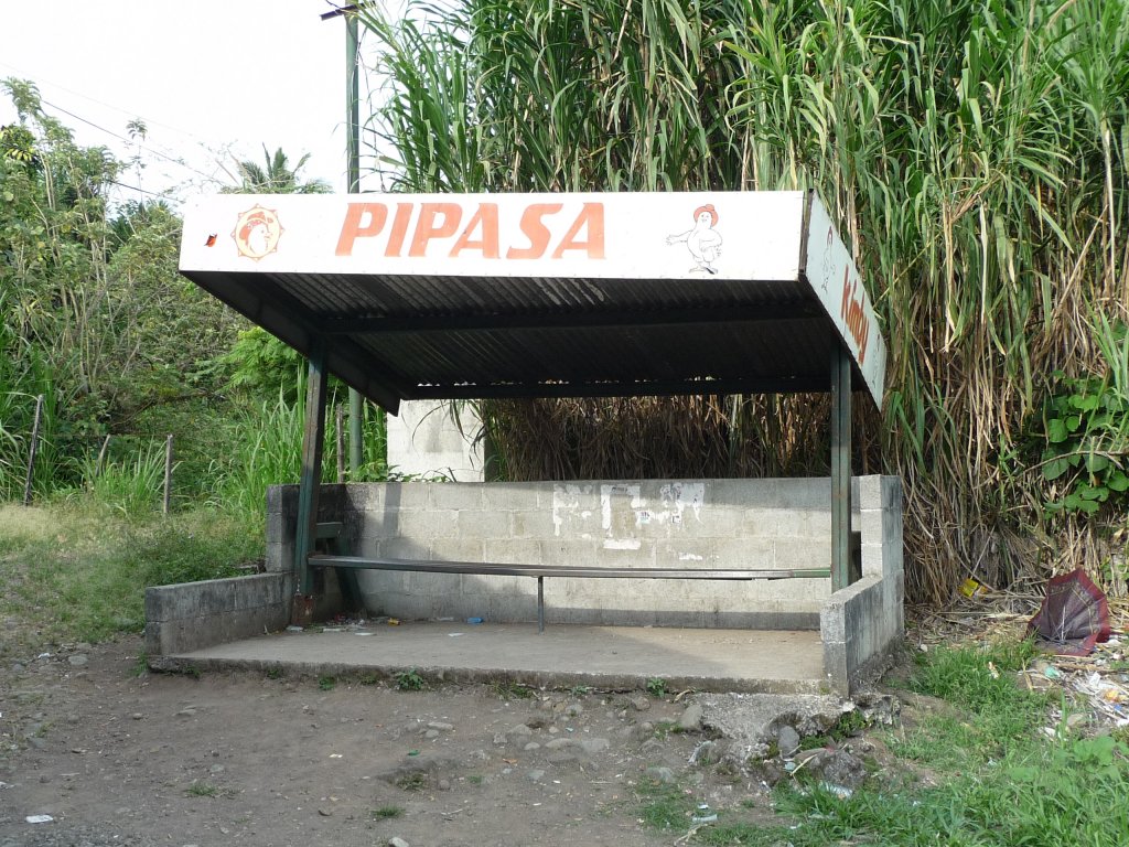 02.04.2011 - Wartehuschen des Bahnhof Santiago (Costa Rica) - stillgelegt seit 1991