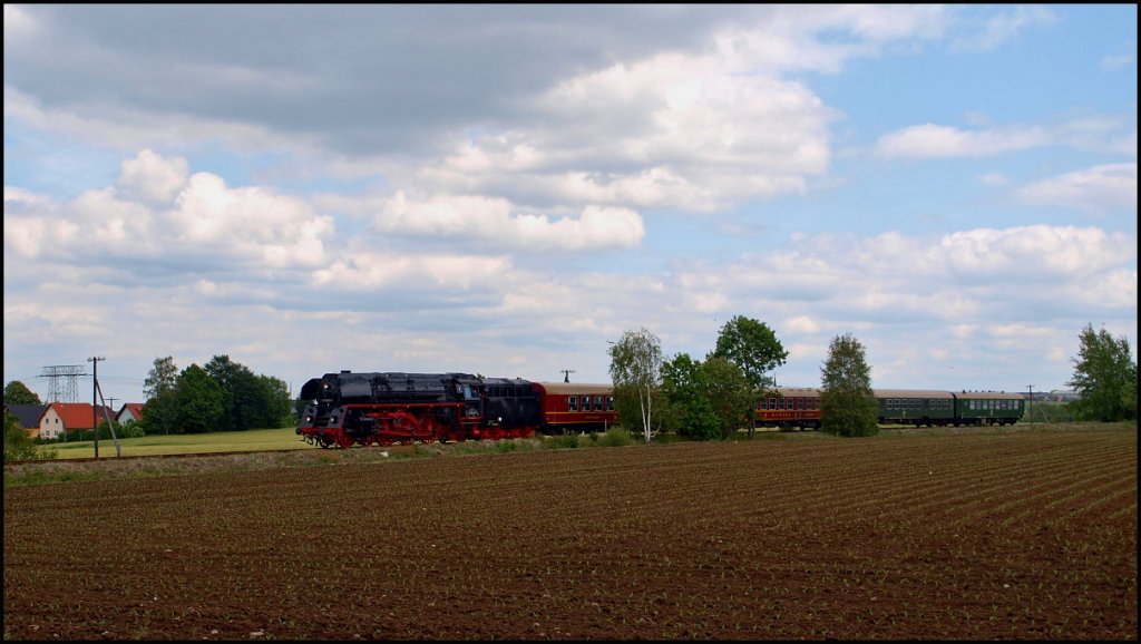 02.06.2012. Dampflok 01 509 mit Sonderzug auf der Zellwaldstrecke zwischen Freiberg und Nossen.