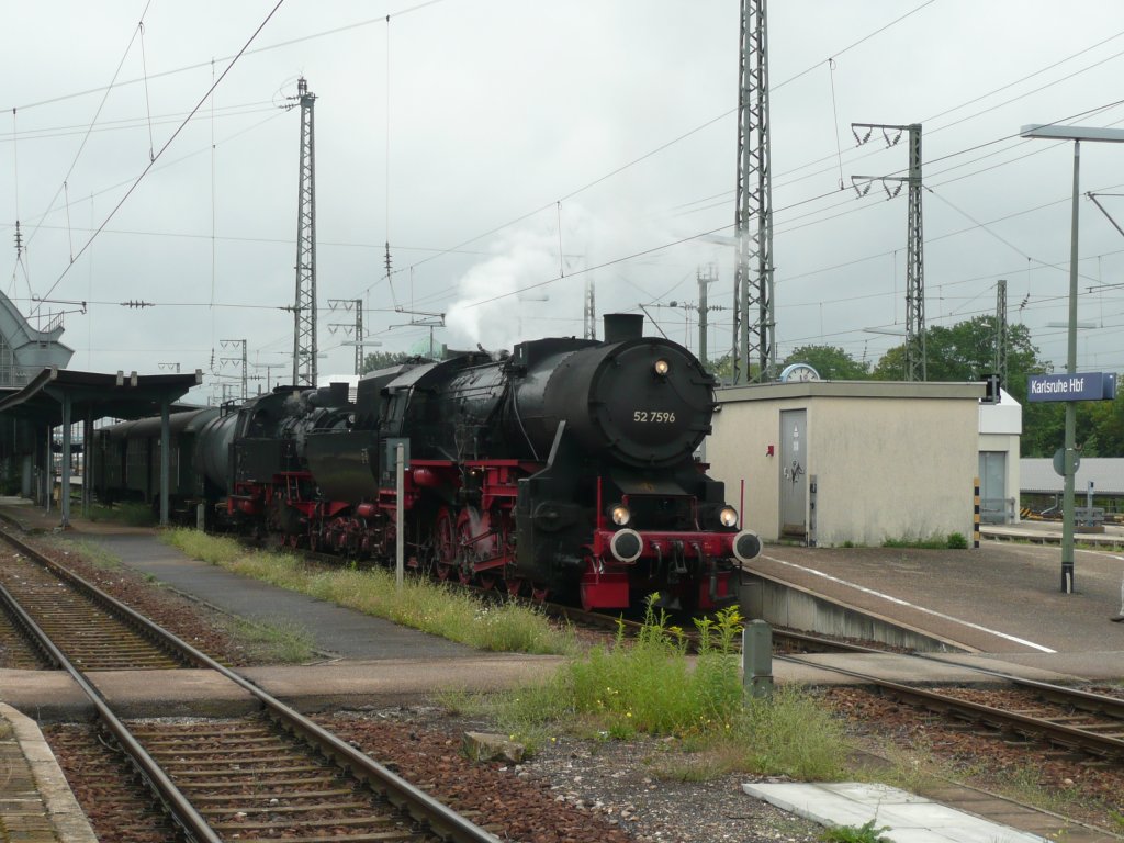 02.09.2012 - Gespann aus 52 7596 + 64 419 im Bahnhof Karlsruhe
