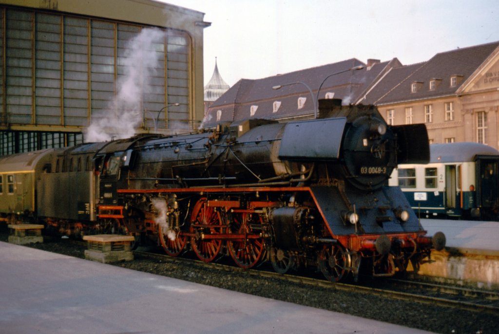 03 0048-3 B-Zoo Mai 1976 mit dem tglichen Ex 1316