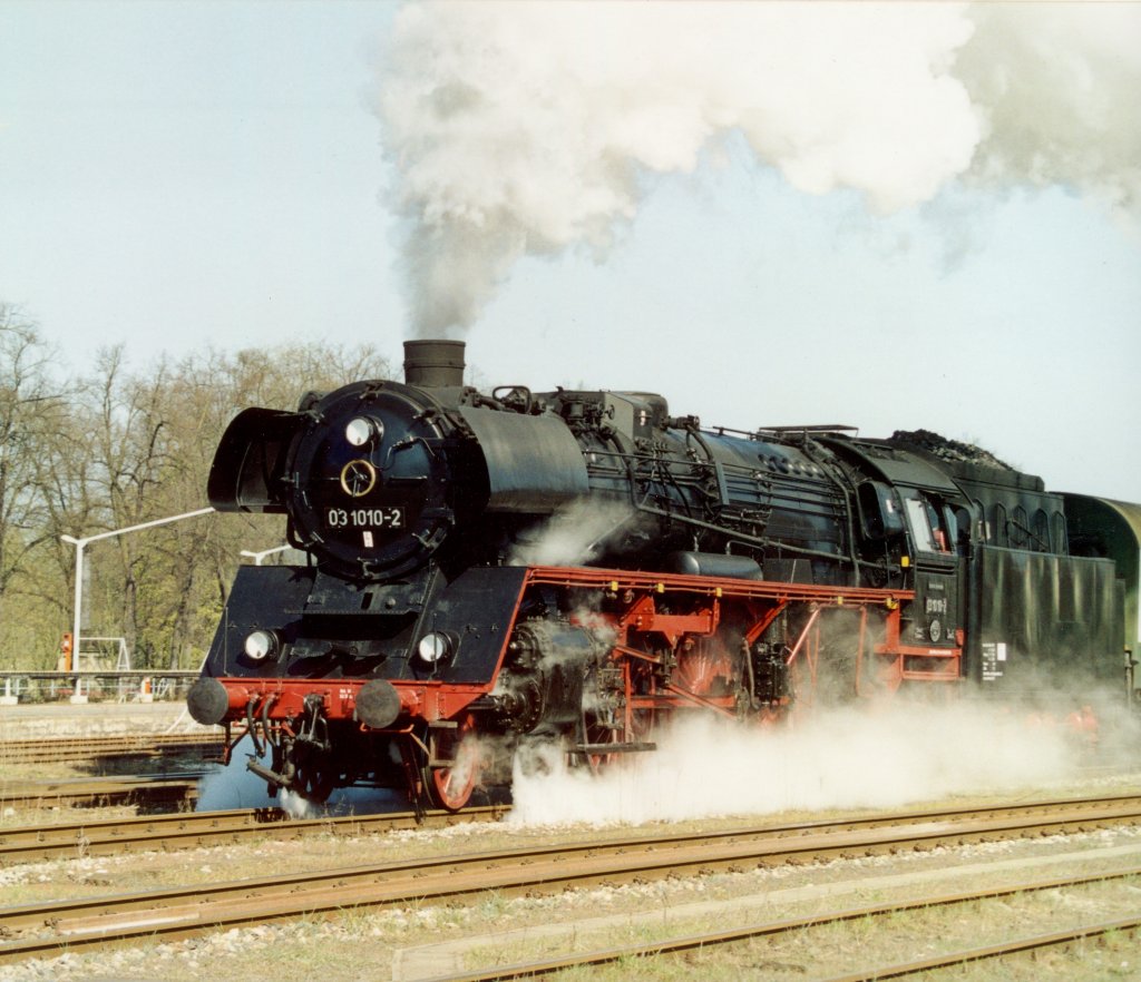 03 1010-2 in Meiningen 2001