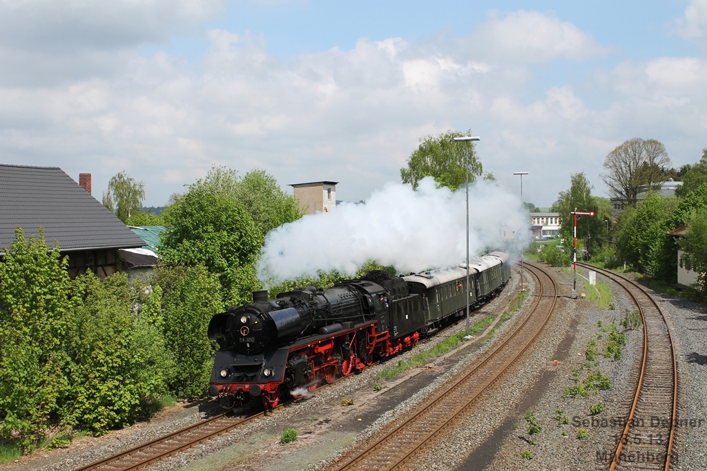 03 1010 am 18.5.13 in Mnchberg mit einem Sonderzug Berlin - Neuenmarkt-Wirsberg