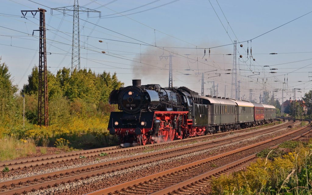 03 1010 donnerte am 03.09.11 mit dem Sonderzug Berlin - Meiningen der Berliner Eisenbahnfreunde durch Grokorbetha Richtung Naumburg(S).
