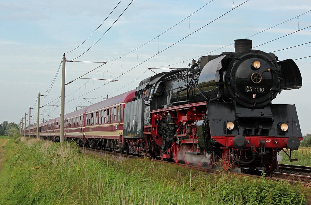 03 1010 mit dem  Metal Train  bei Borsfleth am 03.08.2011