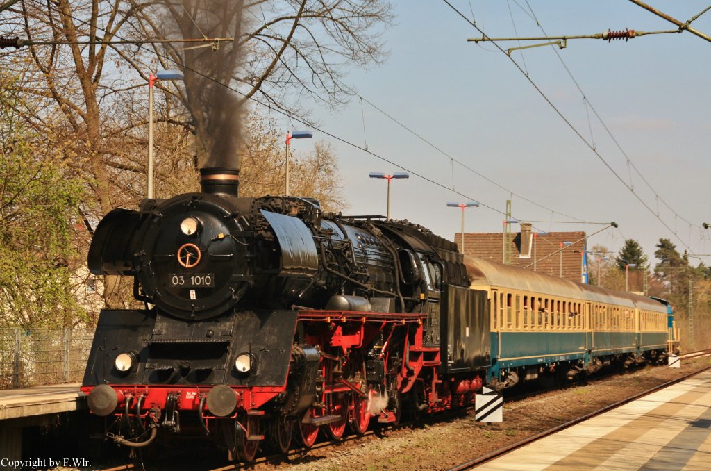 03 1010 mit Zug 75942 in Wattenscheid-Hntrop am 20.04.13.