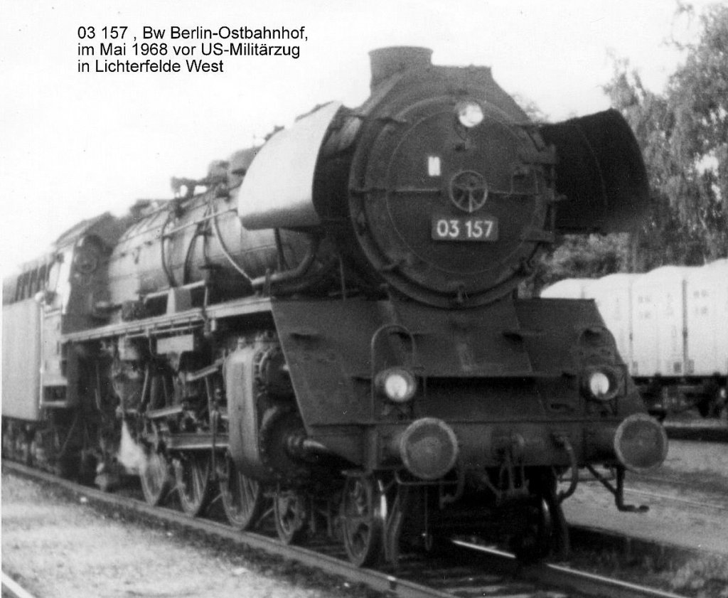 03 157 des Bw Berlin Ostbahnhof im Mai 1968 in Lichterfelde West vor dem US-Militrzug nach Frankfurt am Main.