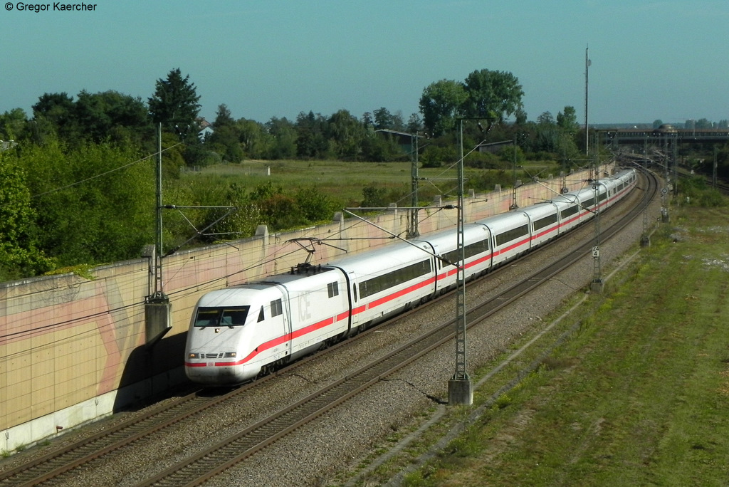 03.09.2011: Eine BR 401 auf der SFS Mannheim-Stuttgart bei Neuluheim.