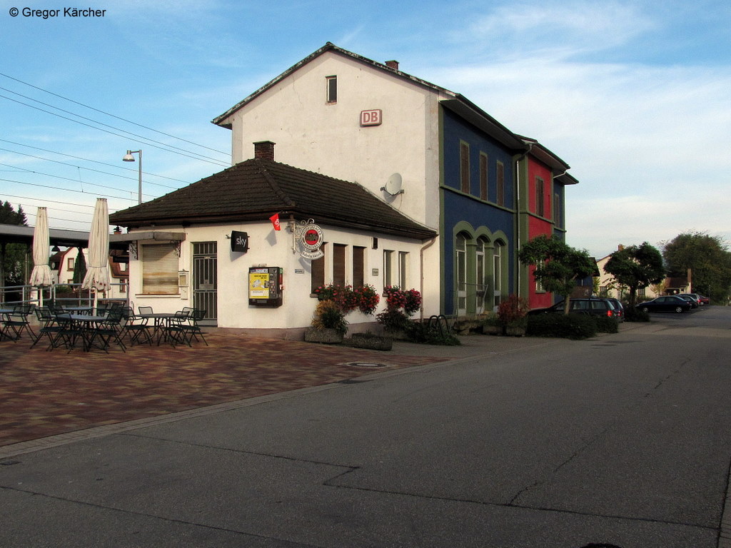 03.10.2010: Bahnhofsgebude in Meckesheim.