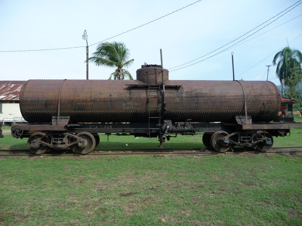 04.04.11 -  Auf dem Abstellgleis  - Kesselwaggon in Sierpe (Costa Rica)