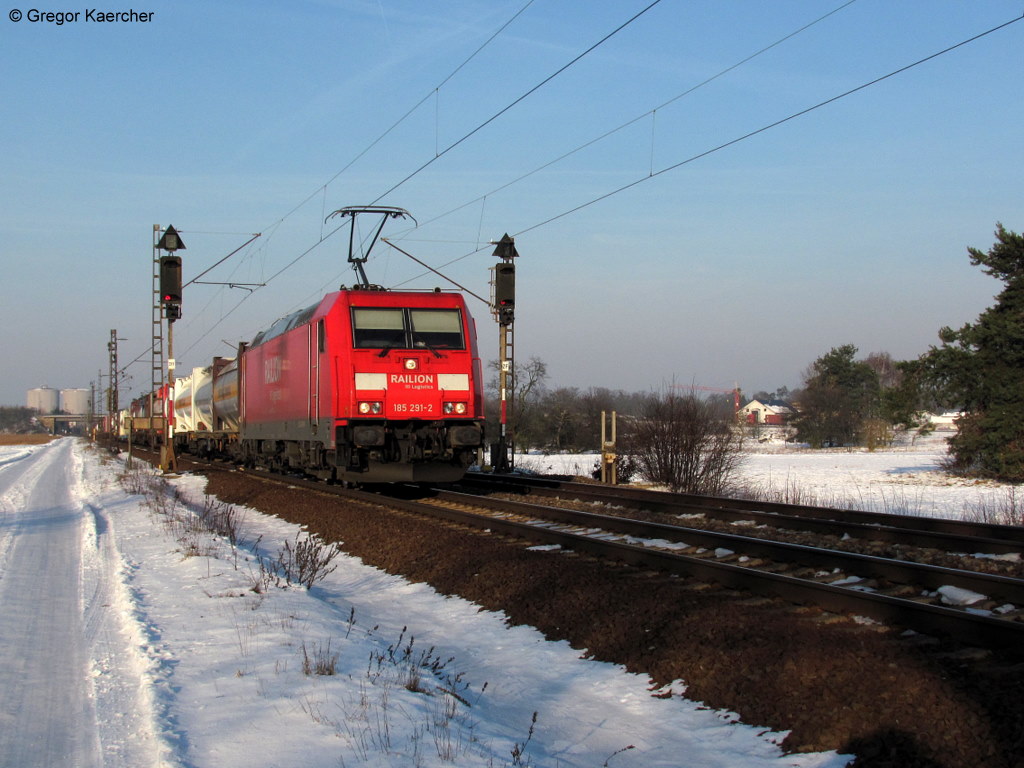 05.01.2011: 185 291-2 mit einem KLV Richtung Sden bei Wiesental.