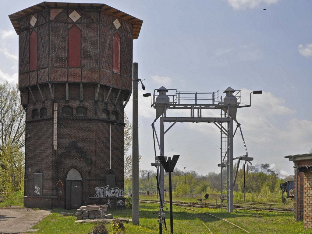 05.05.2013 Wittenberge ; lterer Wasserturm des ehem. Bw (heute Historischer Lokschuppen) und Besandung