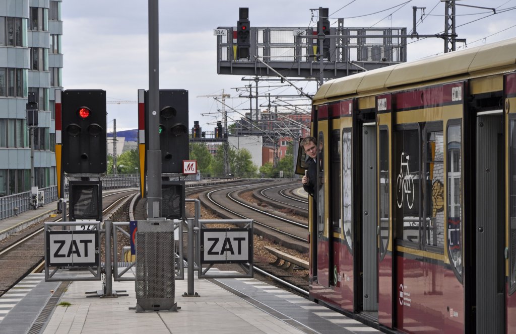 05.0612 , Jannowitzbr�cke Ostausfahrt ; ZAT-Tafeln (Zugabfertigung durch Tf)