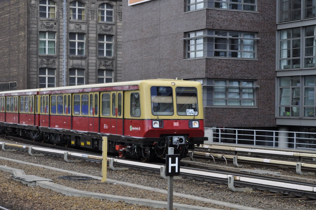 05.06.12 ; Ostbahnhof ; Ein Zug der BR 485 f�hrt aus der Kehranlage zum Bahnsteig