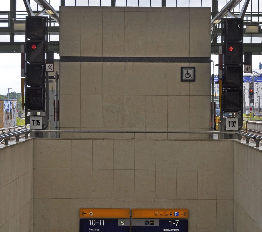 05.06.12 , Ostbahnhof ; zwei Kombinationssignale mit je 3 Zs-Mglichkeiten an den Gleisen 8 und 9 (S-Bahngleise, Ostausfahrt)