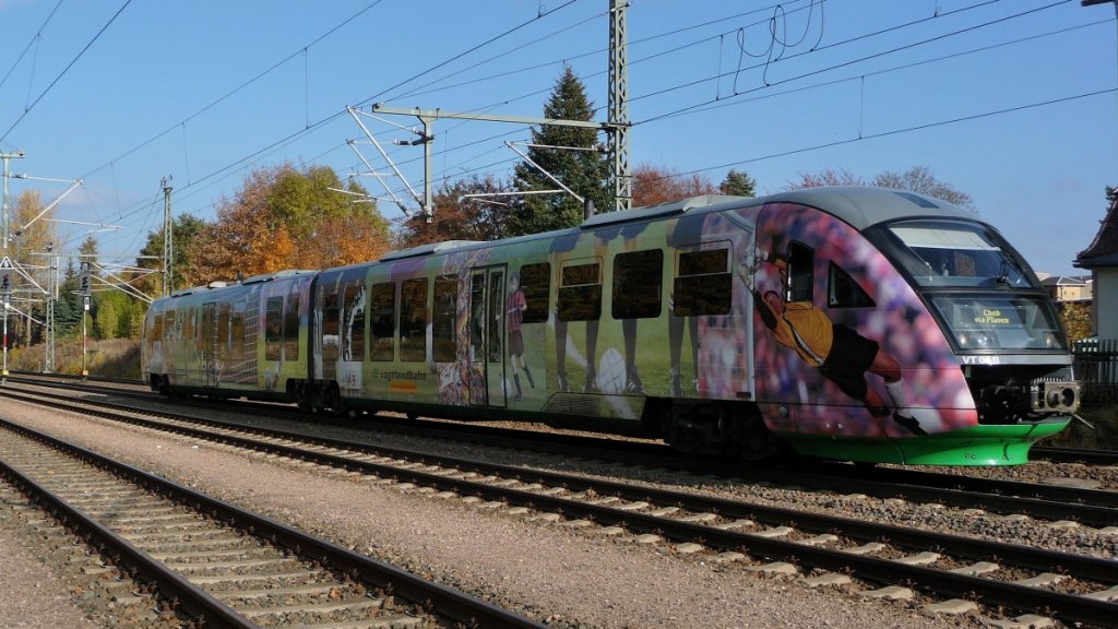 05.11.2011 VT 04 der Vogtlandbahn im Bf Neumark/Sachs.