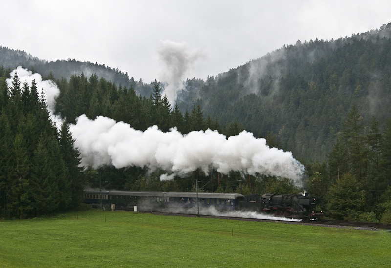 052 740-8 am 25. September 2010 bei Hippensbach.