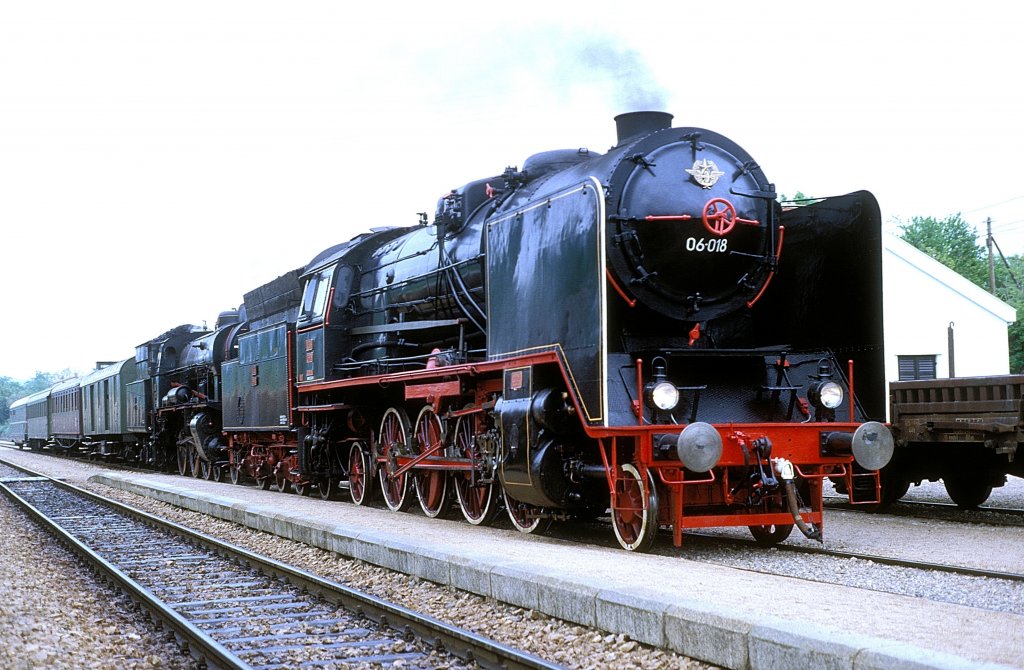   06 018 + 03 002  Lupoglav  01.05.89