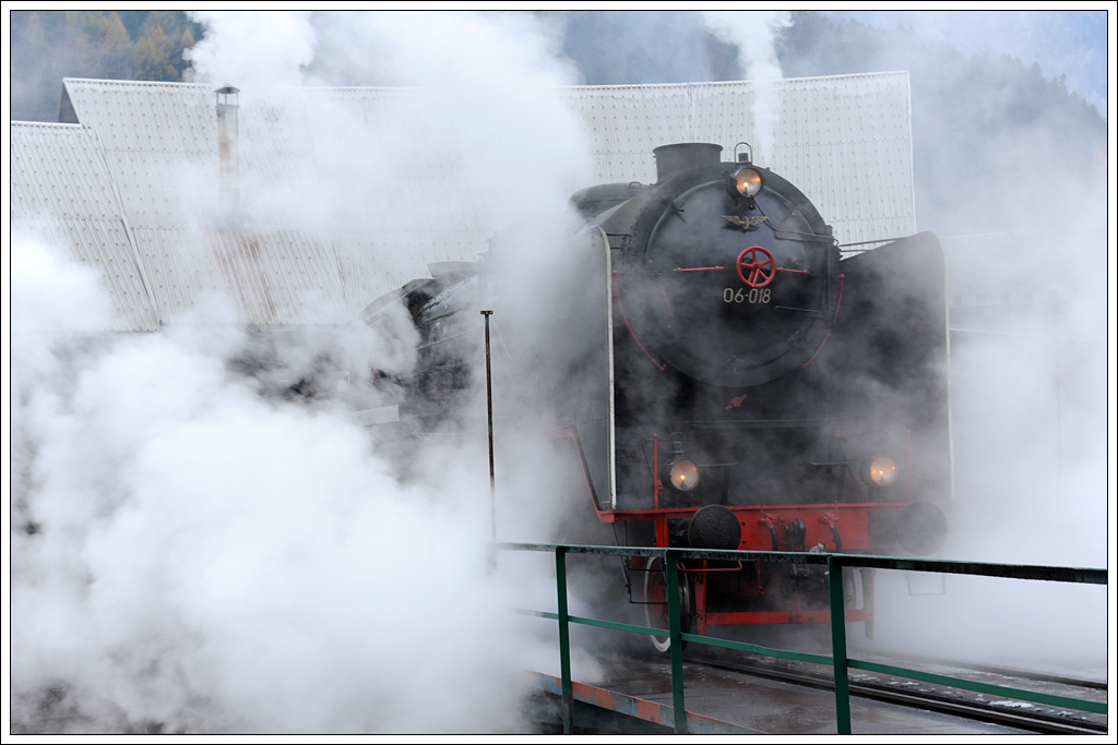06-018 in den Morgenstunden des 10.11.2012, aufgenommen auf der Drechscheibe im Heizhaus in Jesenice.