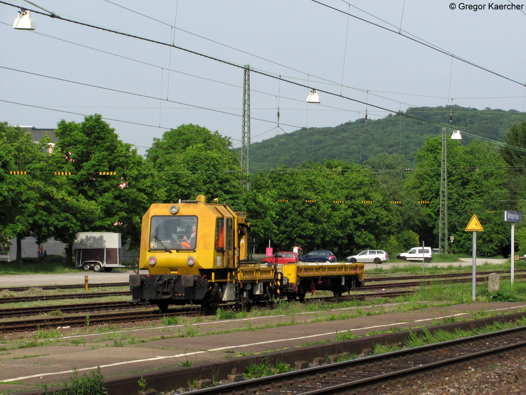 06.05.2011: Ein SKL-Fahrzeug fhrt in Wilferdingen-Singen ein. Das Bild entstand legal vom Bahnsteig 1.