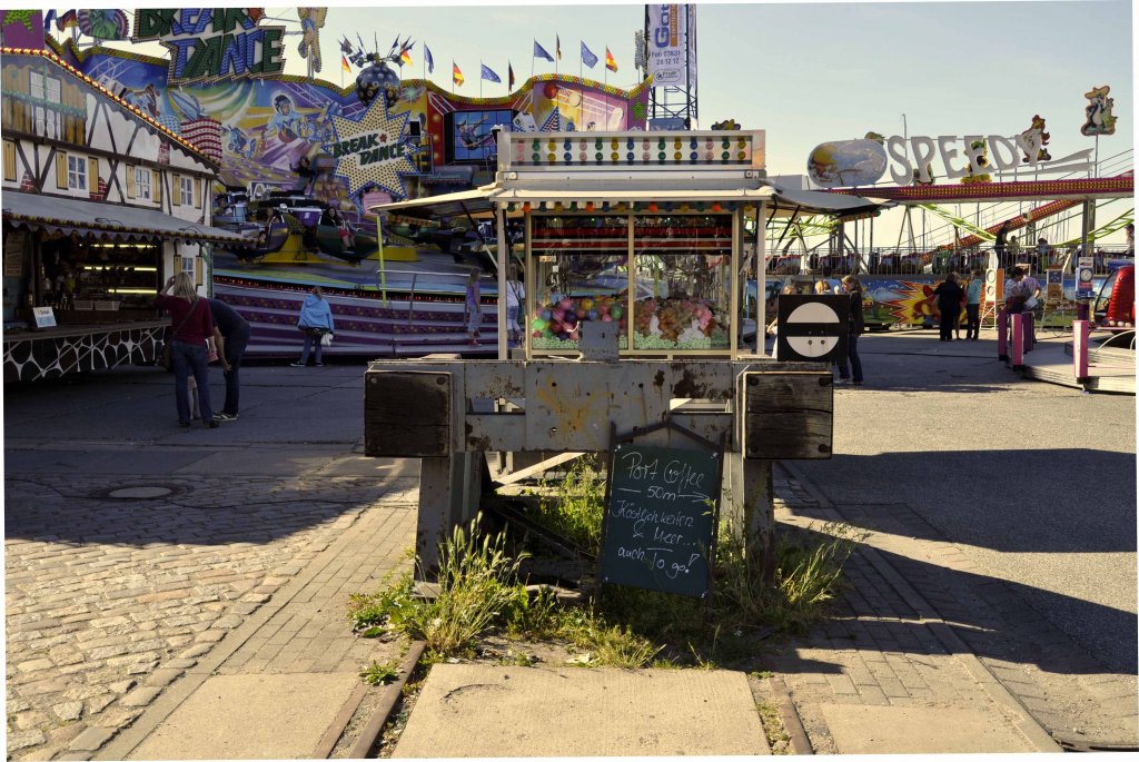 06.06.2013 Stralsund, Hafeninsel, Hafenstrae/Hansakai ; Das Ende des Ausziehgleises (??) vom Seehafen.
Aufgenommen whrend des Hafenfestes