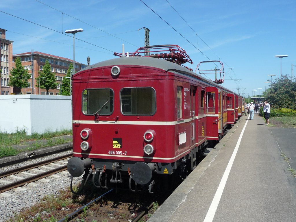 08.05.2011 - Schienenbus ET65  Roter Heuler  im Bahnhof von Kornwestheim