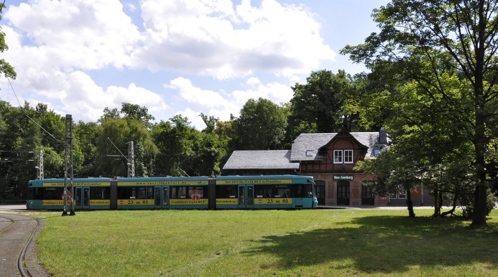 08.06.2011 Straenbahnzug  in der Wendeschleife an der Haltestelle Stadtgrenze/Neu-Isenburg