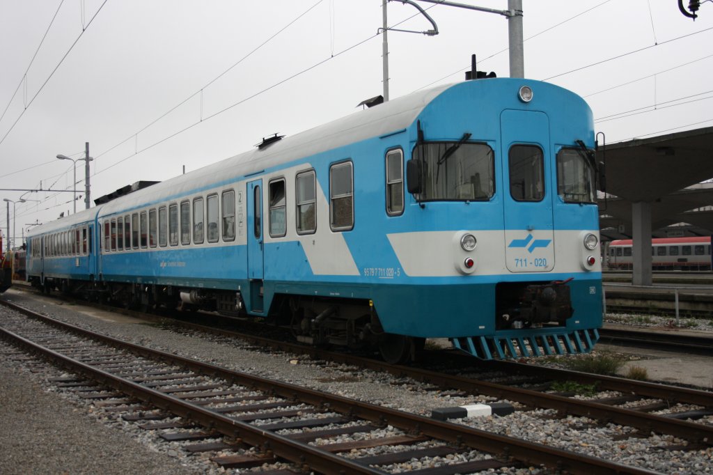 08.11.09 in Ljubljana: Sichtung eines sehr schnen Triebzuges meiner Meinung nach, die BR 711-020. 