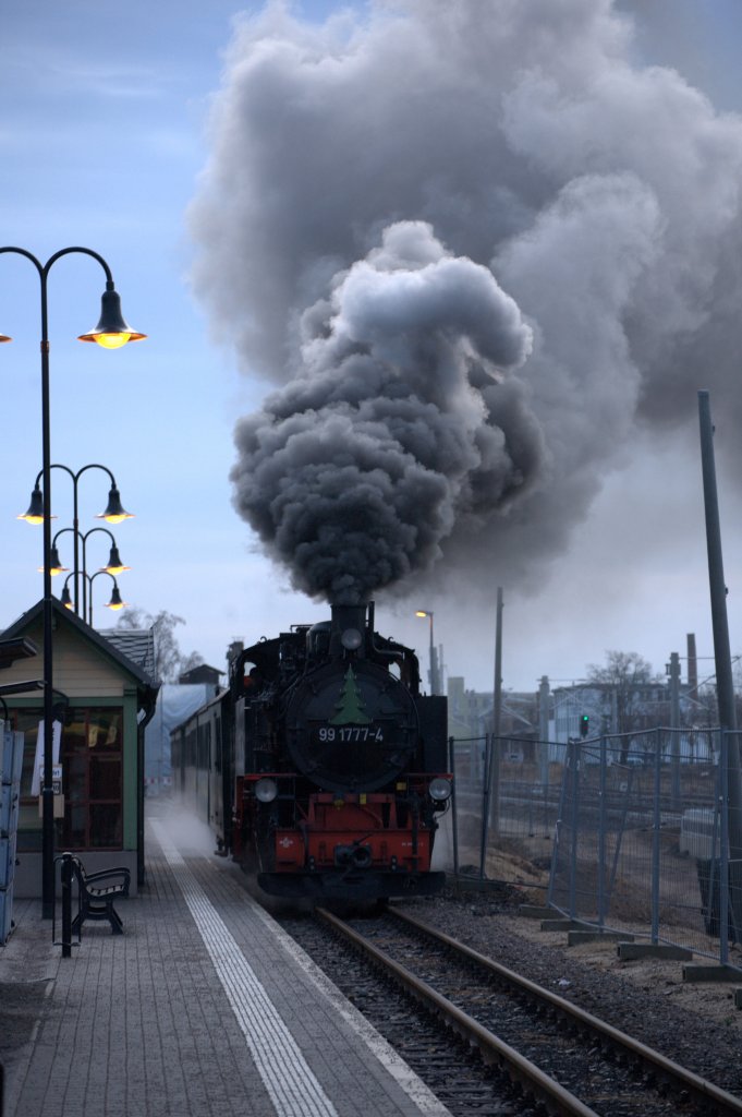 08:21 Uhr wird bereitgestellt P 3002 nach Moritzburg, Abfahrt  08:26 Uhr.
Fotograf:einer, Fahrg�ste: keine am 25.12.2012