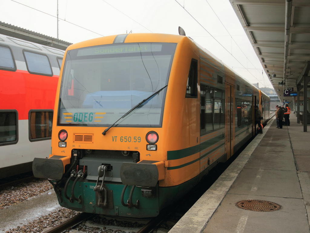 09. Februar 2013, VT 650.59 steht im Bahnhof Berlin Lichtenberg als Sonderfahrt in Richtung Eberswalde bereit.