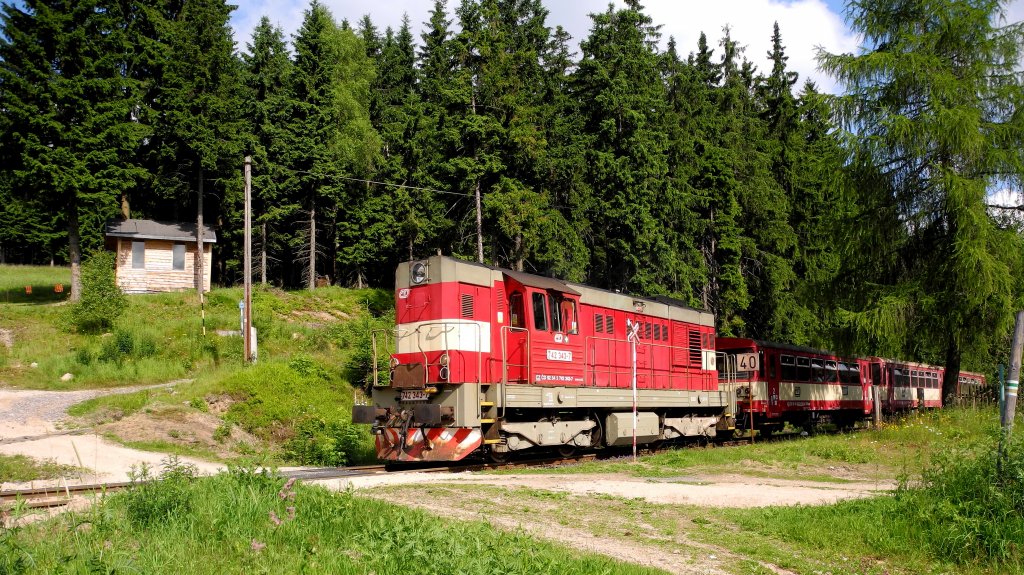 09.07.2013 Regionalzug von Johanngeorgenstadt nach Karlovy Vary verlt den Bf Pernink.