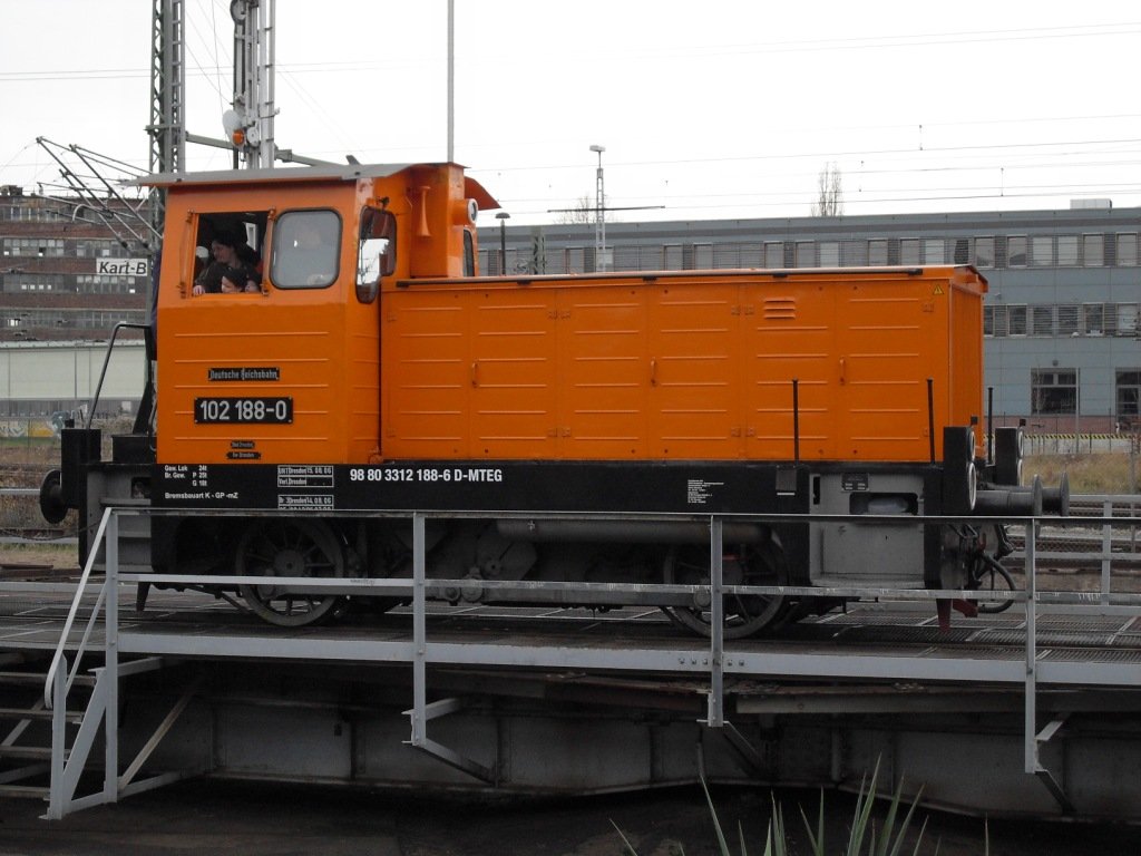 1. Advent im EBM Dresden Altstadt, 102 188-0 rckt aus fr Lokmitfahrten,
www.igbwdresdenaltstadt.de