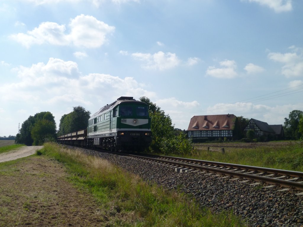 1 Tag bei den Wismut V300 am 20.09.11. Hier fhrt V300 004 durch Grobraunshain Richtung Kayna.


