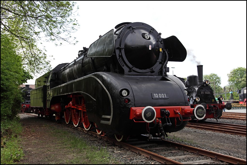 10 001 abgestellt im Dampflokmuseum Neuenmarkt-Wirsberg. (23.05.2010)