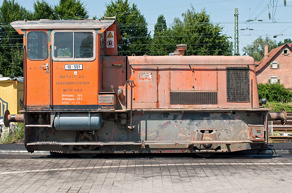 10-551 ( Maschinenfabrik Esslingen Typ Bern, Fabriknummer 5304, Bj. 1961 ), Basalt AG Theisbergstegen, 03.08.2013, Schorndorf Bf, Eigentmer: DBK Historische Bahn e.V. Crailsheim