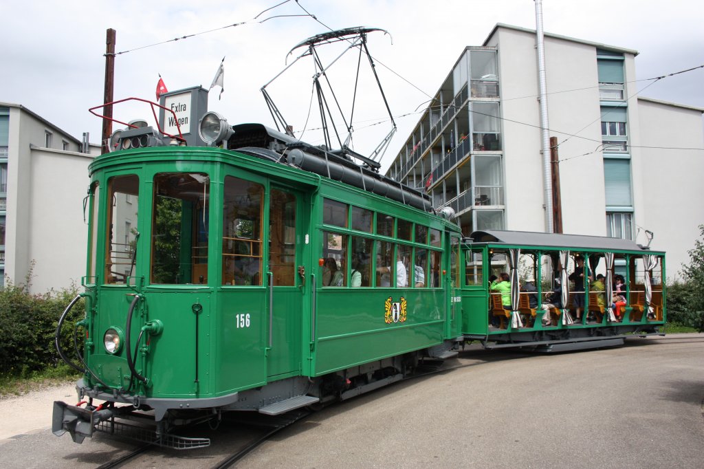 10 Jahre Oldtimer - Stadtrundfahrten 15.07.2012

Be 2/2 156 + C2 1077 in Burgfelden Grenze