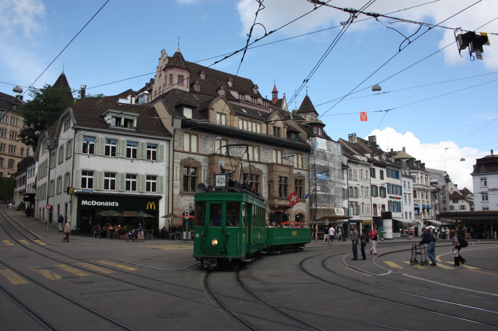 10 Jahre Oldtimer - Stadtrundfahrten 15.07.2012

Be 2/2 181 + C2 1045 am Barfsserplatz