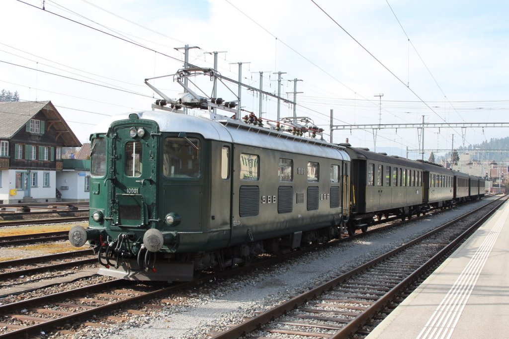 10 Jahre SBB Historic.Jubilumsfahrt mit B 3/4 1367(1916)Den ganzen Tag half die hist.Re 4/4 10001 als Schiebelok hinten am Zug.Fr eine kurze Strecke zog sie den Zug auch.Langnau 19.02.11