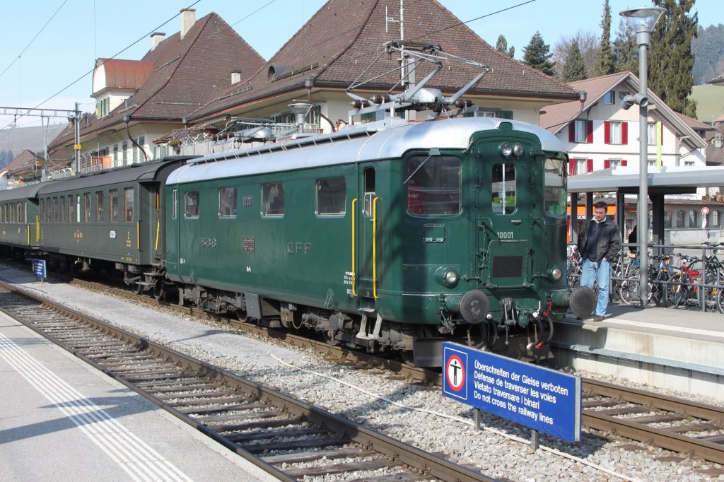 10 Jahre SBB Historic.Jubilumsfahrt.Re 4/4 10001(1946)als Schiebelok hinten am Dampfextrazug.Langnau 19.02.11 

