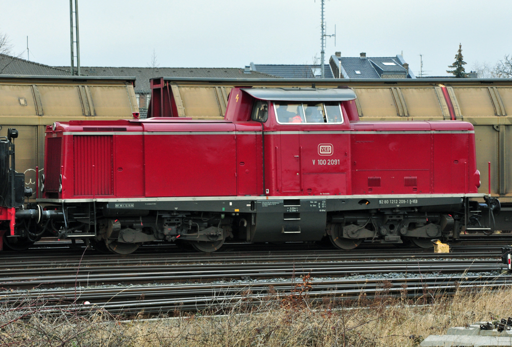 100 2091 der VEB (Vulkan-Eifel-Bahn) im Bf Euskirchen - 09.01.2012