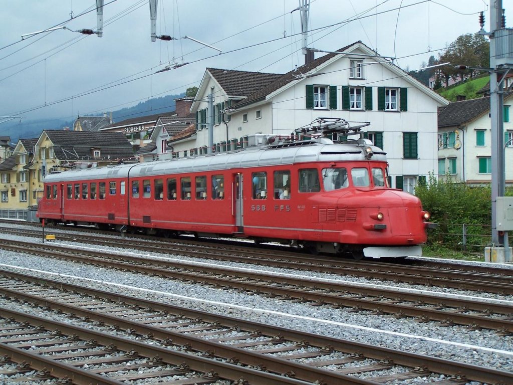 100 Jahre Romanshorn - Wattwil - Uznach : Das Rote Pfeil fhrt aus dem Bahnhof Wattwil in Richtung Degersheim am 18/09/10.