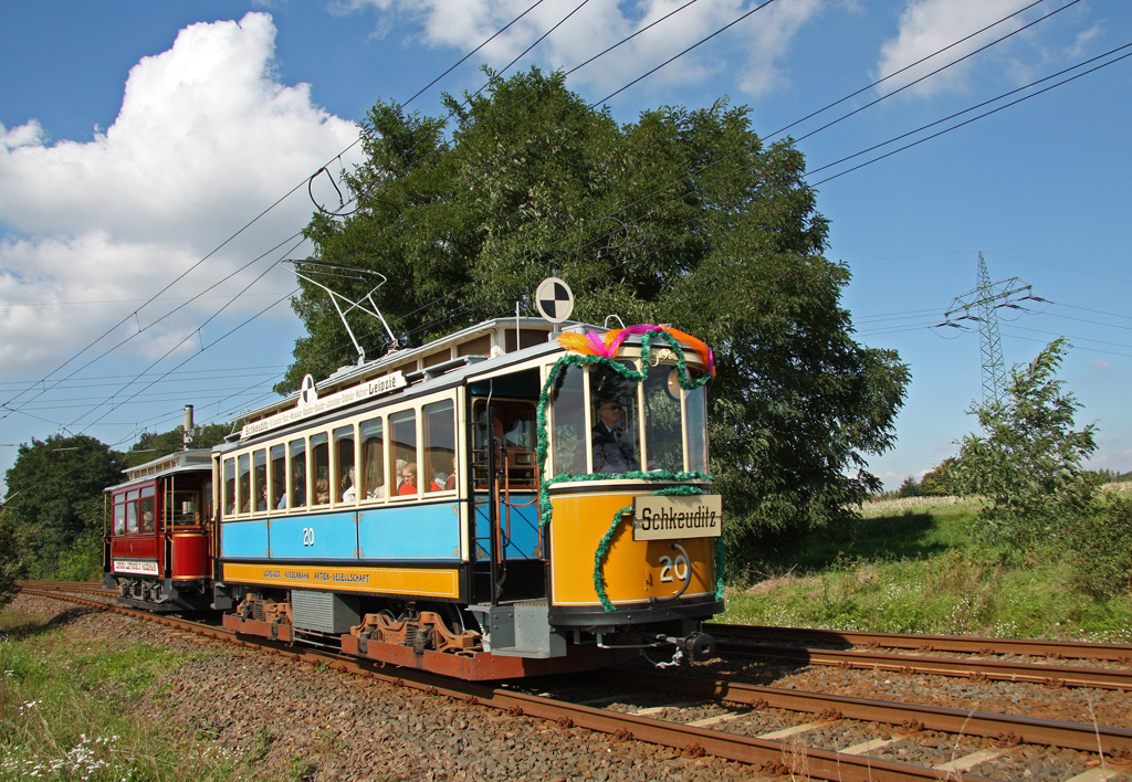 100 Jahre Straenbahn in Schkeuditz, Wagen 20 an der Schkeuditzer Stadtgrenze in Richtung Leipzig, 18.09.2010.