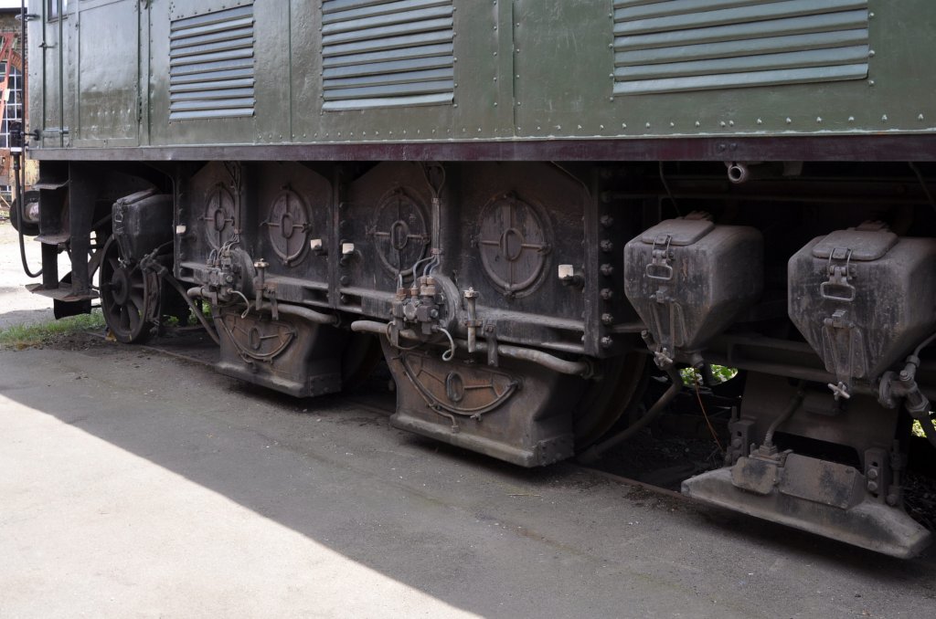 10.06.2011 Darmstadt-Kranichstein ; E16 08, Detail der Antriebsseite (Buchli-Antrieb)