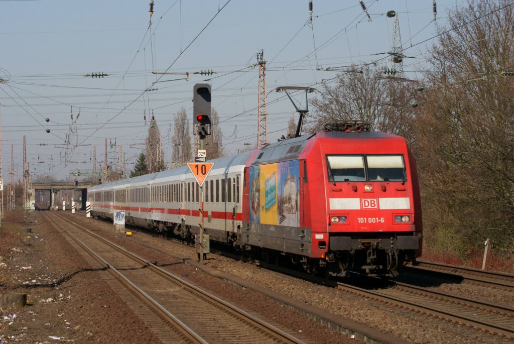 101 001-6  Klagenfurt Tourismus  mit dem IC 1911 nach Suttgart bei der Durchfahrt durch D�sseldorf-Eller-S�d am 25.03.2012