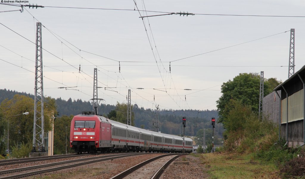 101 002-4 mit dem IC 2370  Schwarzwald  (Konstanz-Hannover Hbf) bei der Einfahrt St.Georgen 29.9.12