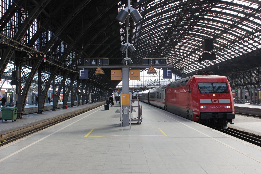 101 004-0 brachte am 26.03.2013 einen InterCity aus Leipzig nach Kln.