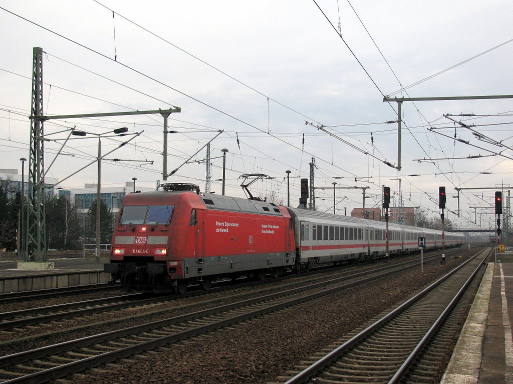 101 004-0 mit einem LIC aus Amsterdam am 30.11. in Berlin Schnefeld.