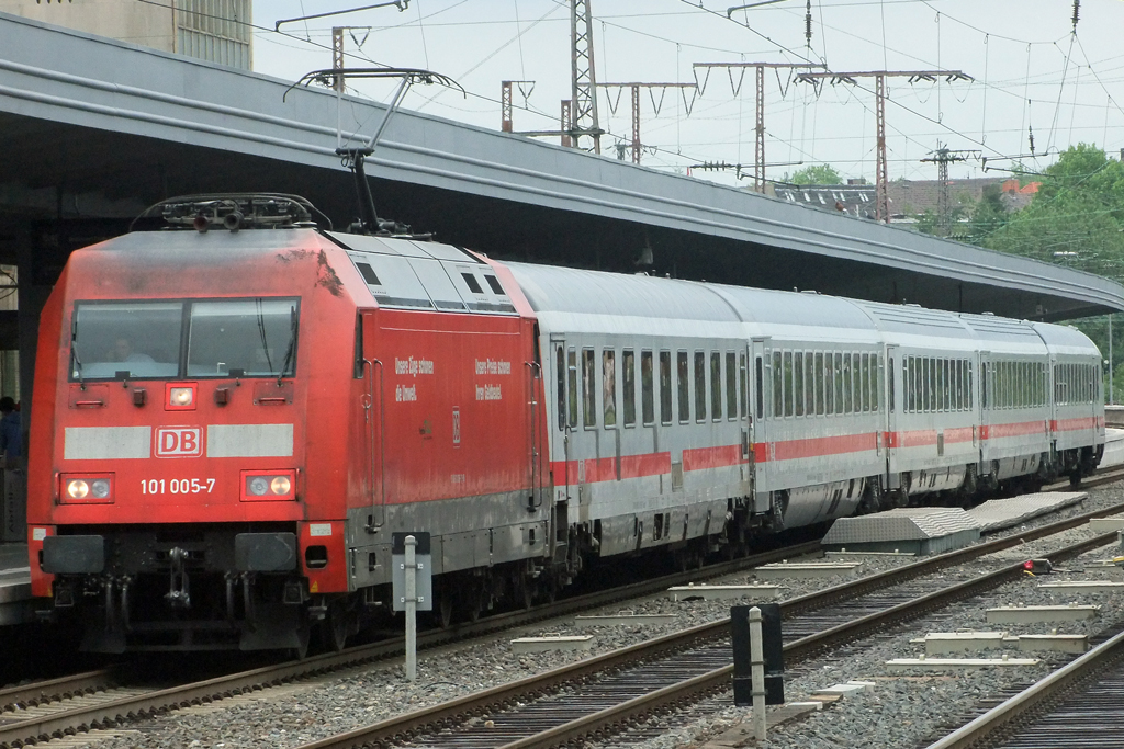 101 005-7 im Essener Hauptbahnhof 20.6.2010