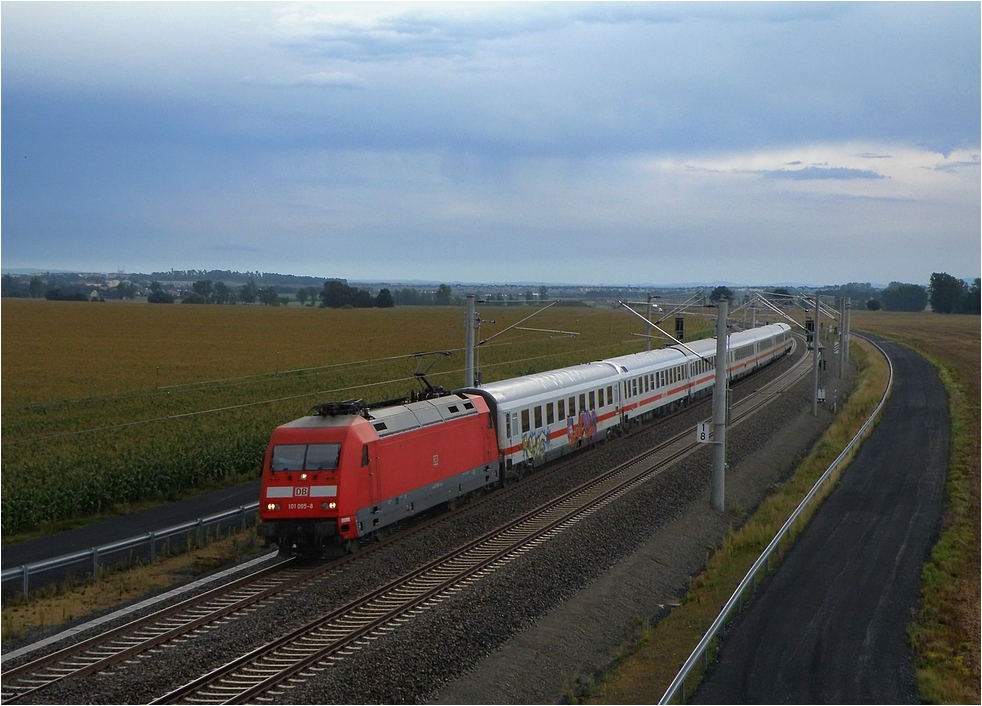 101 005 auf der Neubauspange zwischen der Berliner und Leipziger Strecke bei Priestewitz,  August 2011