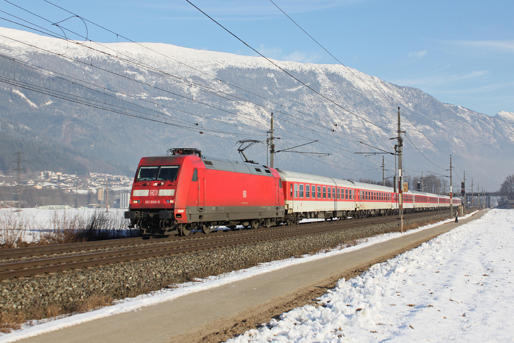 101 006 mit CNL 13375 am 29.01.2011 bei Schwaz.